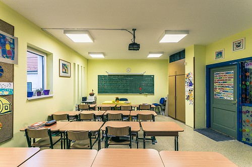 Általános iskola világítás korszerűsítése